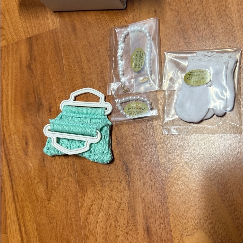 American girl BeForever Maryellen’s Accessories purse, gloves, pearls new in box - Picture 3 of 12